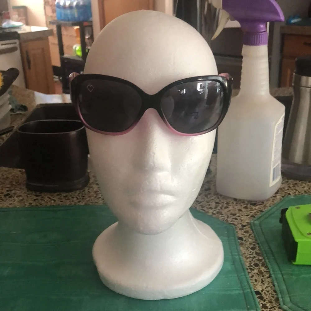 🟢 2008 Girls children’s Icarly sunglasses